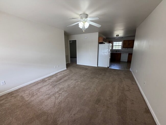 Foto del edificio - Well Maintained 2 Bedroom 2 Bath Duplex with Garage