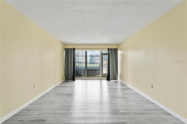 Building Photo - 2302 S Manhattan Ave