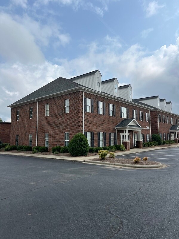 Building Photo - 305 Post Office Dr