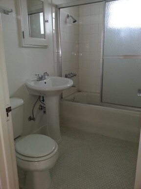 Building Photo - 442 1/2 N Lake St