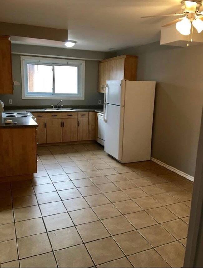 Building Photo - 18 Couture Dr