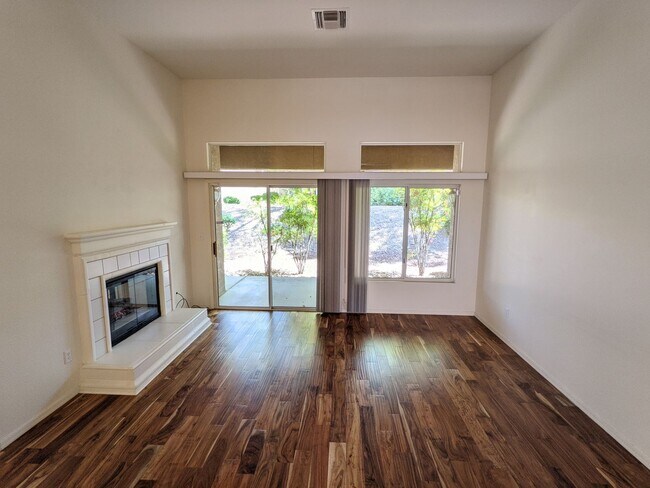 Foto del edificio - 9361 Fresh Spring Dr