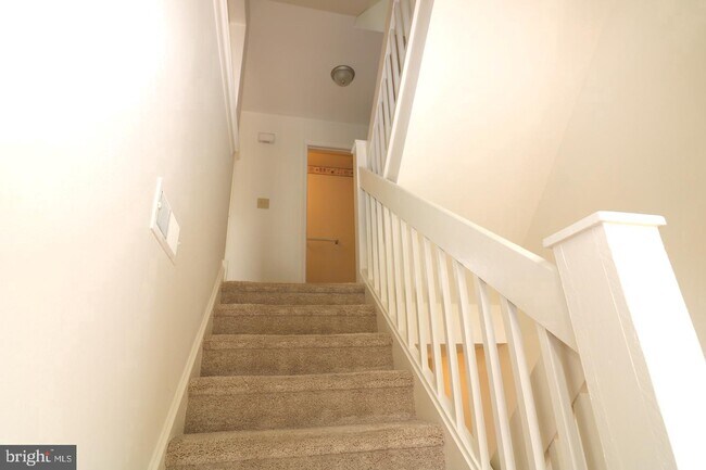 Building Photo - 305 Charring Cross Dr
