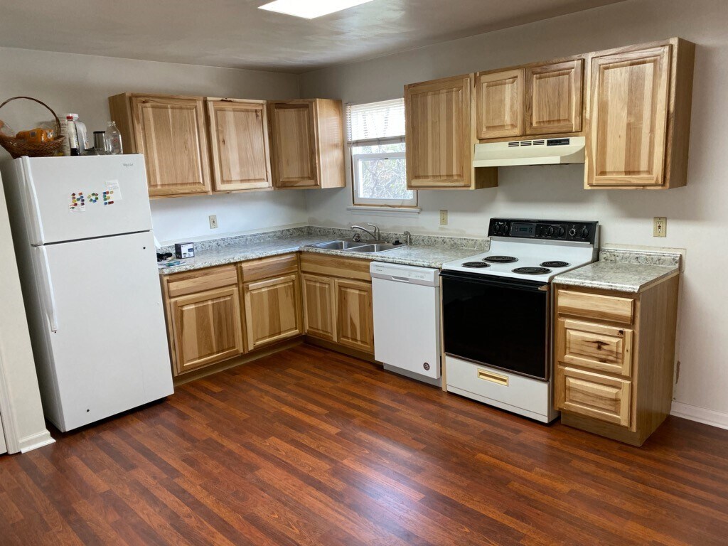 Kitchen - 218 Pheasant Run Dr