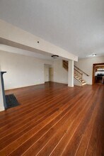 Building Photo - 26 W Old St