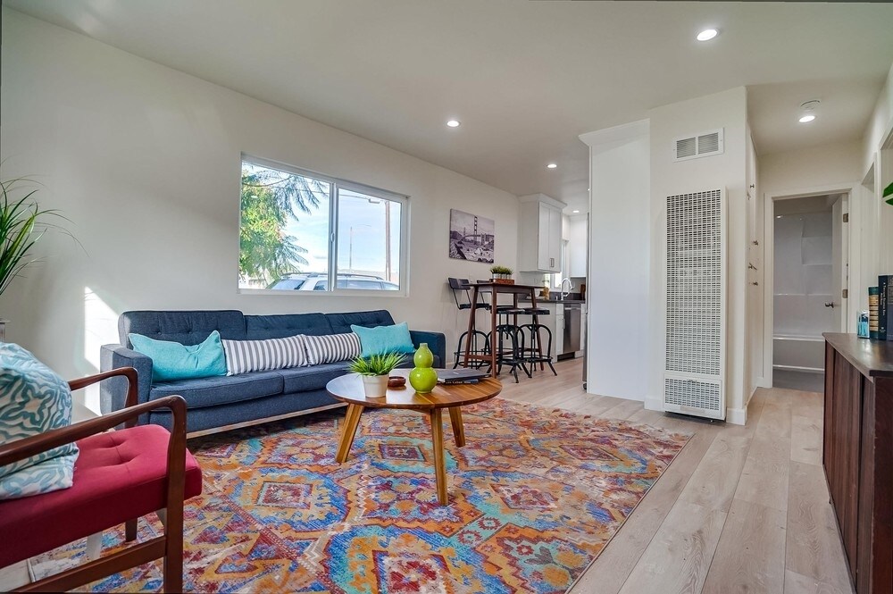 Interior Photo - 2212 E 15th St