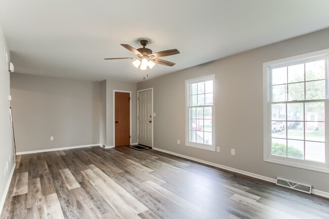 Building Photo - 1007 Northfield Dr