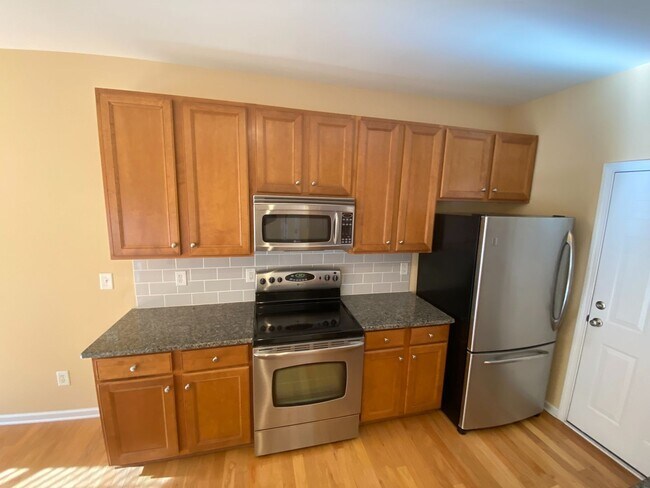 Building Photo - Move-in Ready 3 bed, 2.5 bath home located...