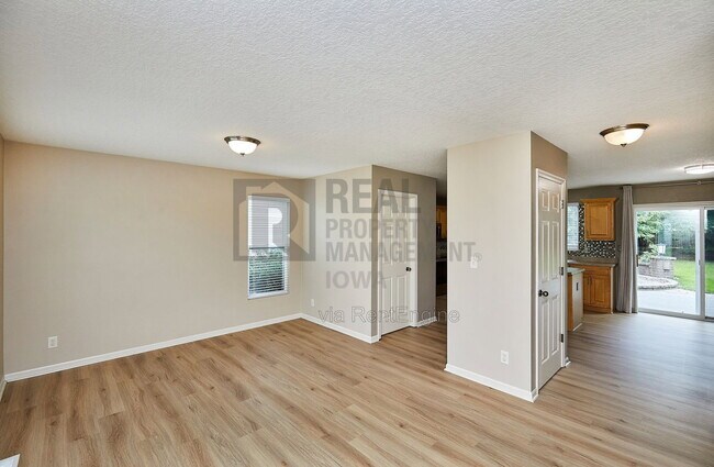 Foto del edificio - 1450 SE Rosewood Ct