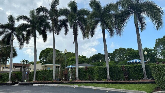 Foto del edificio - 422 Lakeview Dr