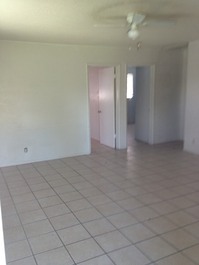 Building Photo - 709 SW 15th Ave