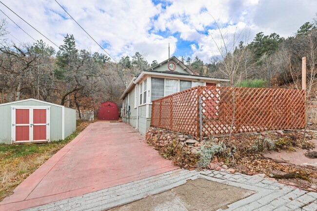 Foto del edificio - 811 Shoshone Pl