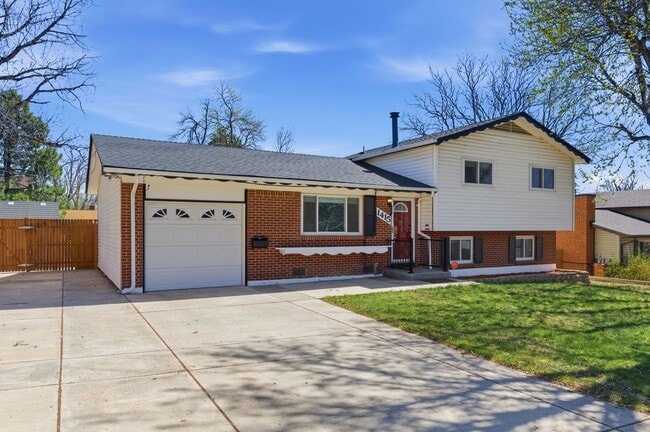 Photo - 1415 Holmes Dr House