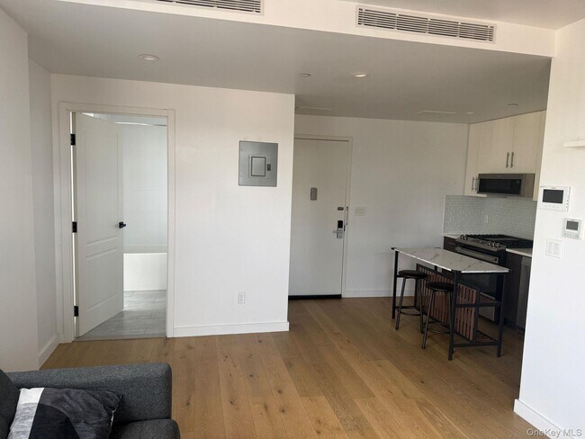 Foto del edificio - 97-29 64th Rd