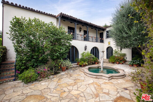 Building Photo - 703 Walden Dr