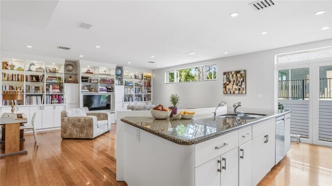 Foto del edificio - 4805 Cherokee Ave