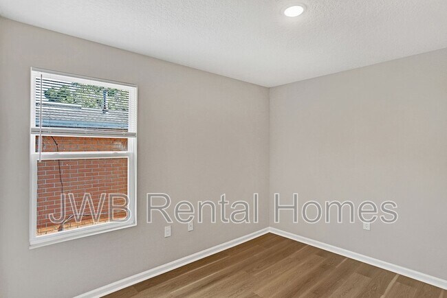 Foto del edificio - 1614 State St W