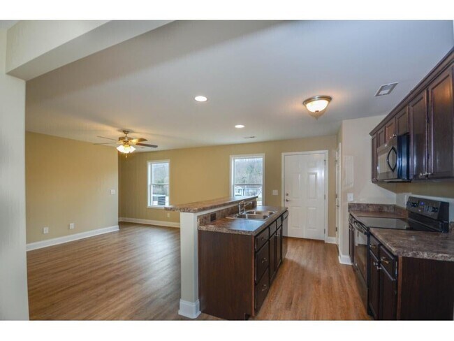 Foto del edificio - 2229 N Greenwood Dr