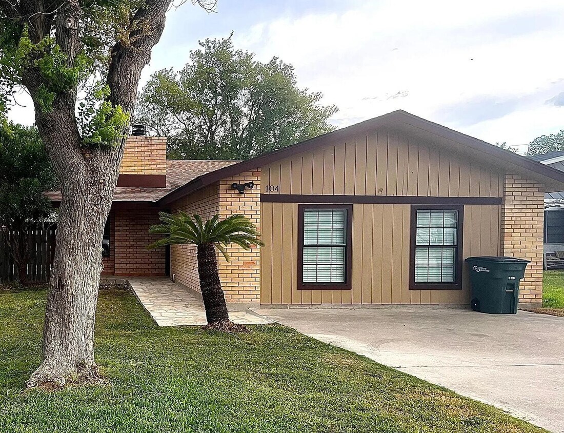 Foto principal - 104 Garden Crest Cir