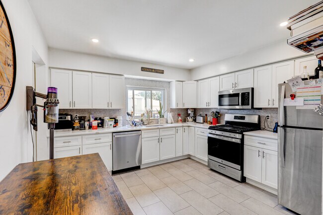 New large kitchen with quartz countertops and stainless steel appliances - 606 Beach Ave