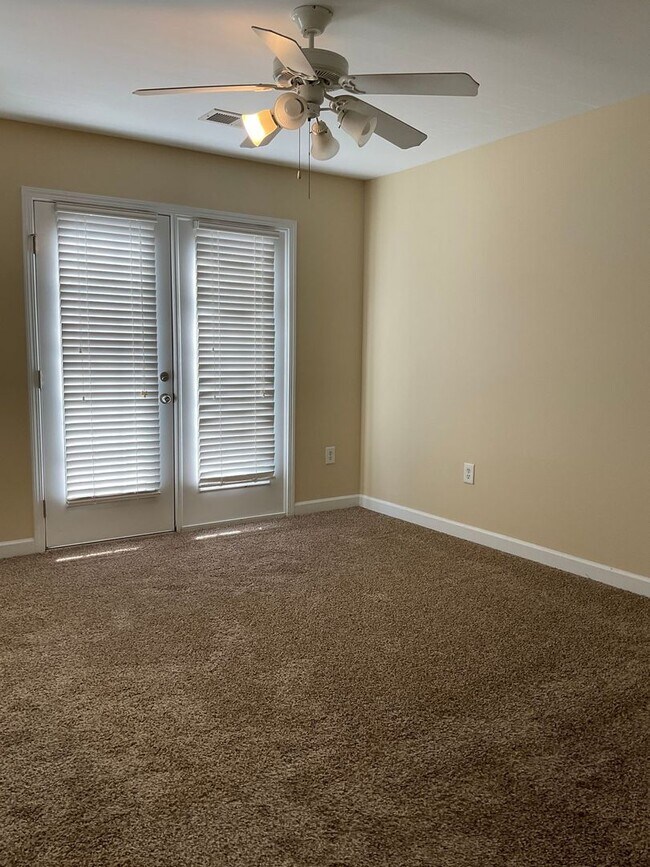 Building Photo - Available Now!! Beautiful 2 Bedroom Town H...
