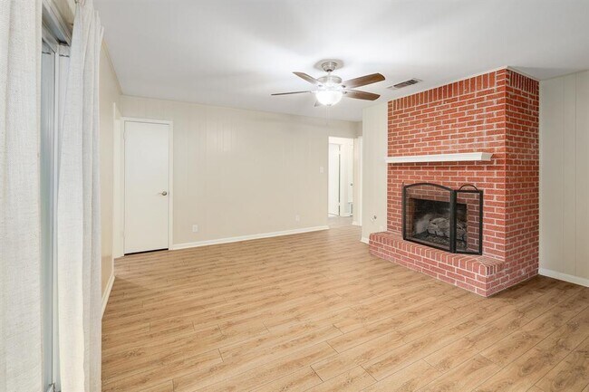 Foto del edificio - 8609 Melshire Dr