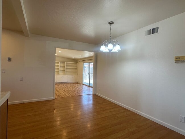 Foto del edificio - Fremont Home with Central A/C, Vinyl Plank...