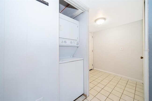 Building Photo - 104 Sandalwood Dr