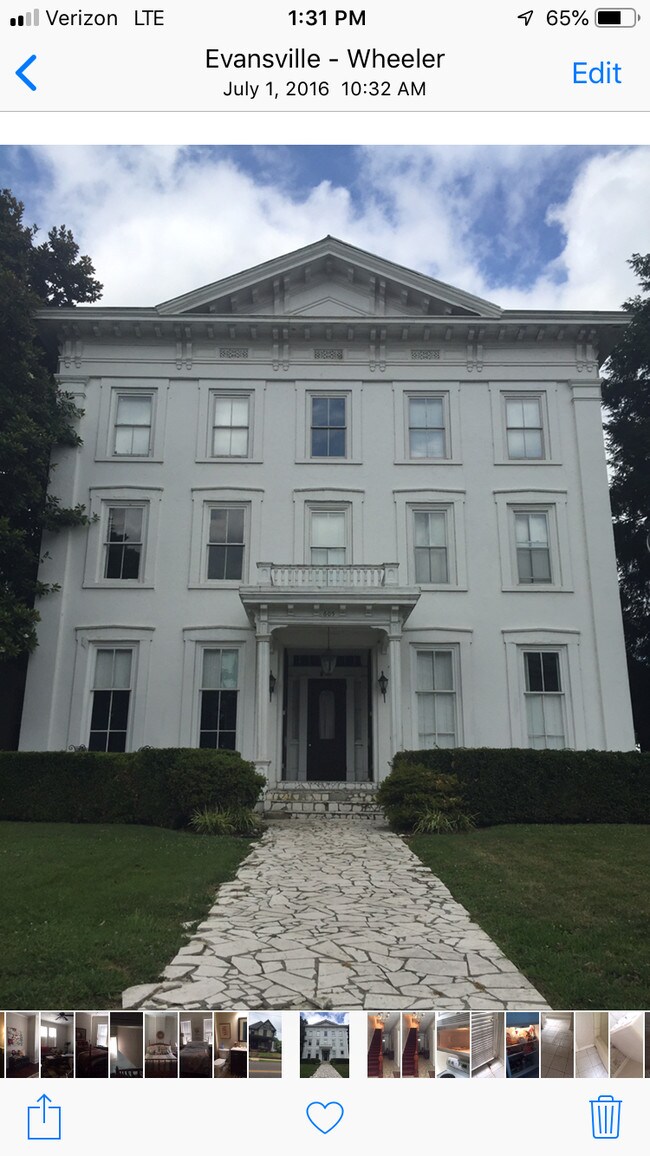 Exterior del edificio con acceso con clave /secured - 605 SE Riverside Dr