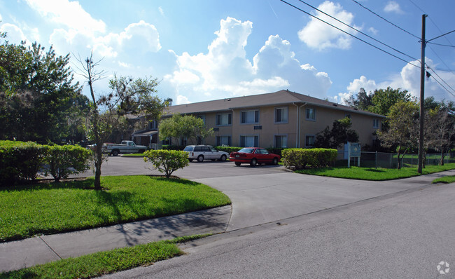 Building Photo - Forest Lane Apartments