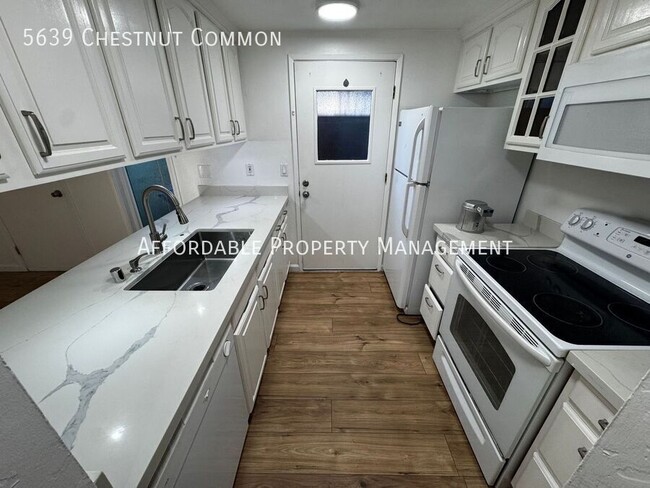 Building Photo - 5639 Chestnut Common