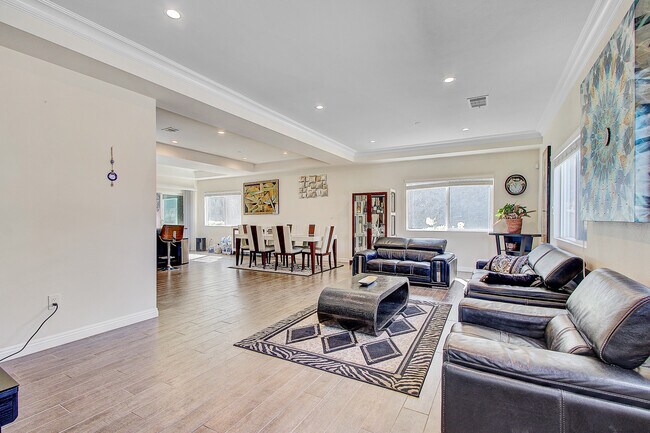 Foto del edificio - 24842 Frampton Ave