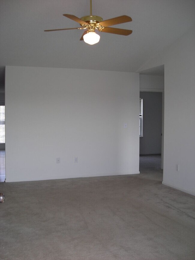Foto del edificio - 101 Springwood Ln