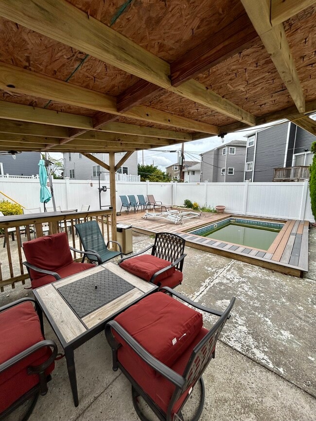 Photo - 564 Long Beach Rd Townhome