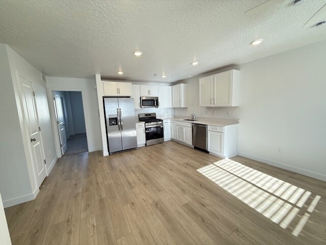 Cocina y comedor - 231 N Halford Ave