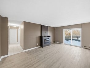 Building Photo - 608 Grey St