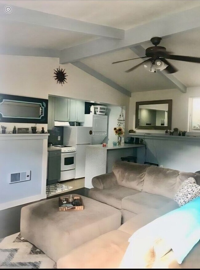 Building Photo - 723 Santa Barbara Pl