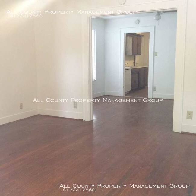 Foto del edificio - 3711 Meadowbrook Dr