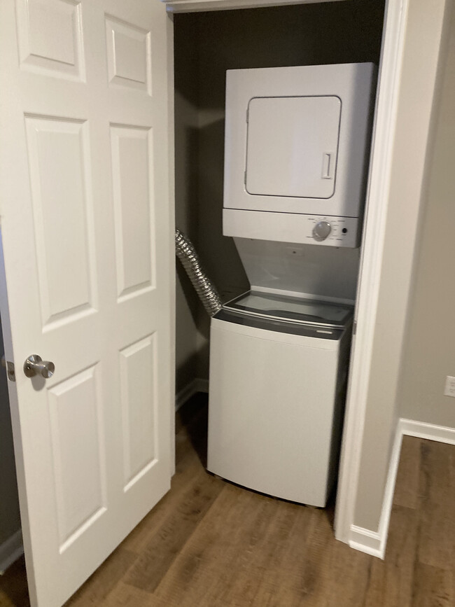 Washer/dryer in bedroom - 101 W Starr Ave