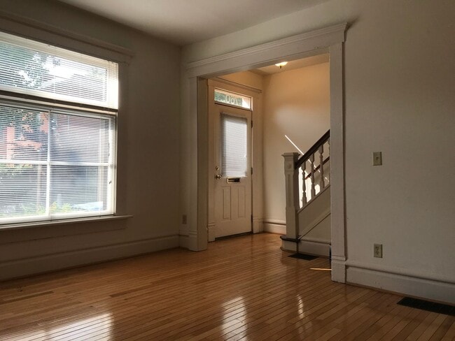 Building Photo - 758-762