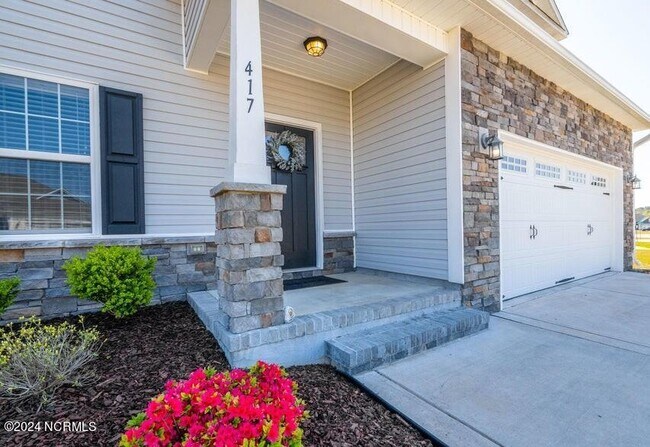 Building Photo - 417 Derrick Dr