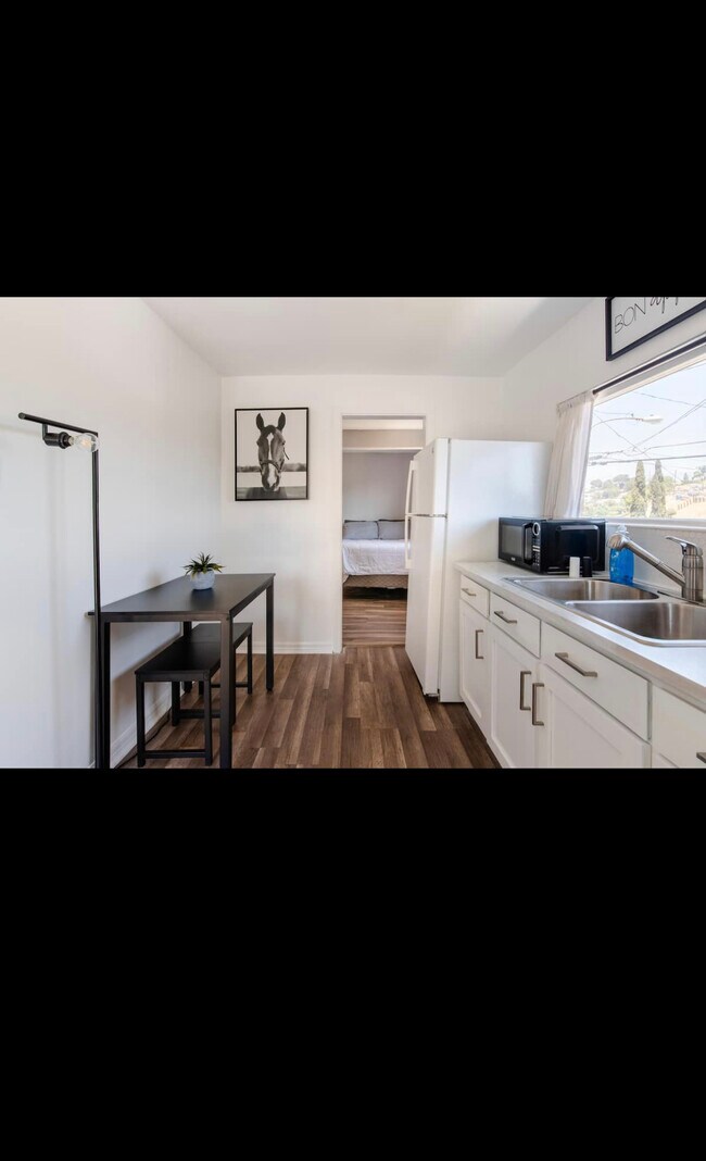 Foto del edificio - 1053 N Eastman Ave