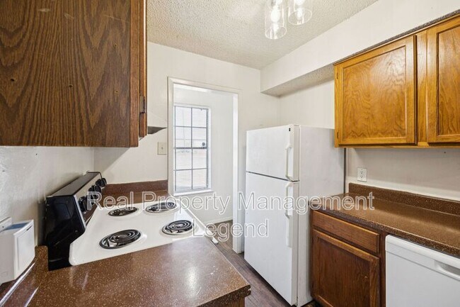 Foto del edificio - 8109 Silver Creek Rd