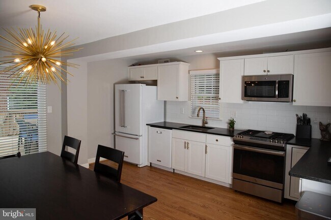 Foto del edificio - 10400 Meredith Ave