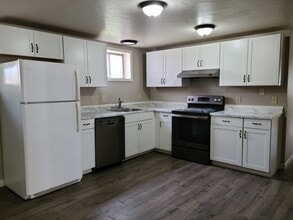 Building Photo - 304 S 13th Ave