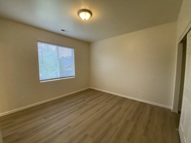 Foto del edificio - 660 Callahan Dr