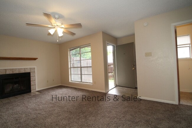 Building Photo - Rent Me Now!