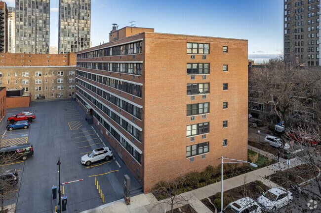 Building Photo - 2300 N Commonwealth Ave