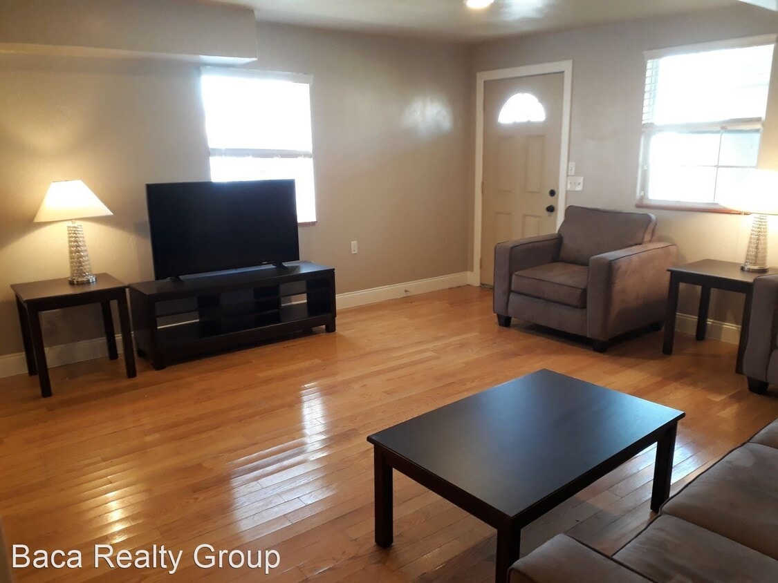 Building Photo - 4 br, 2 bath House - 216 E Mosier St