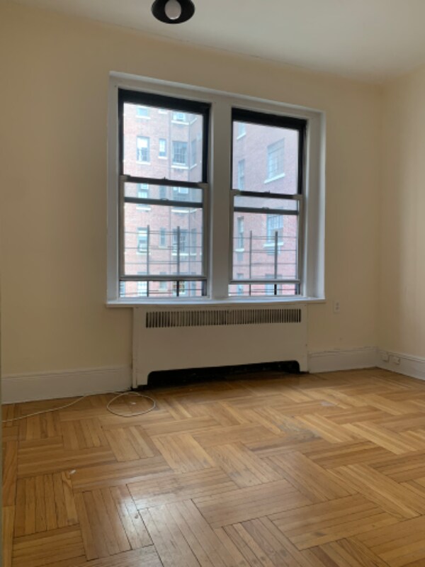 Building Photo - 529 E 85th St